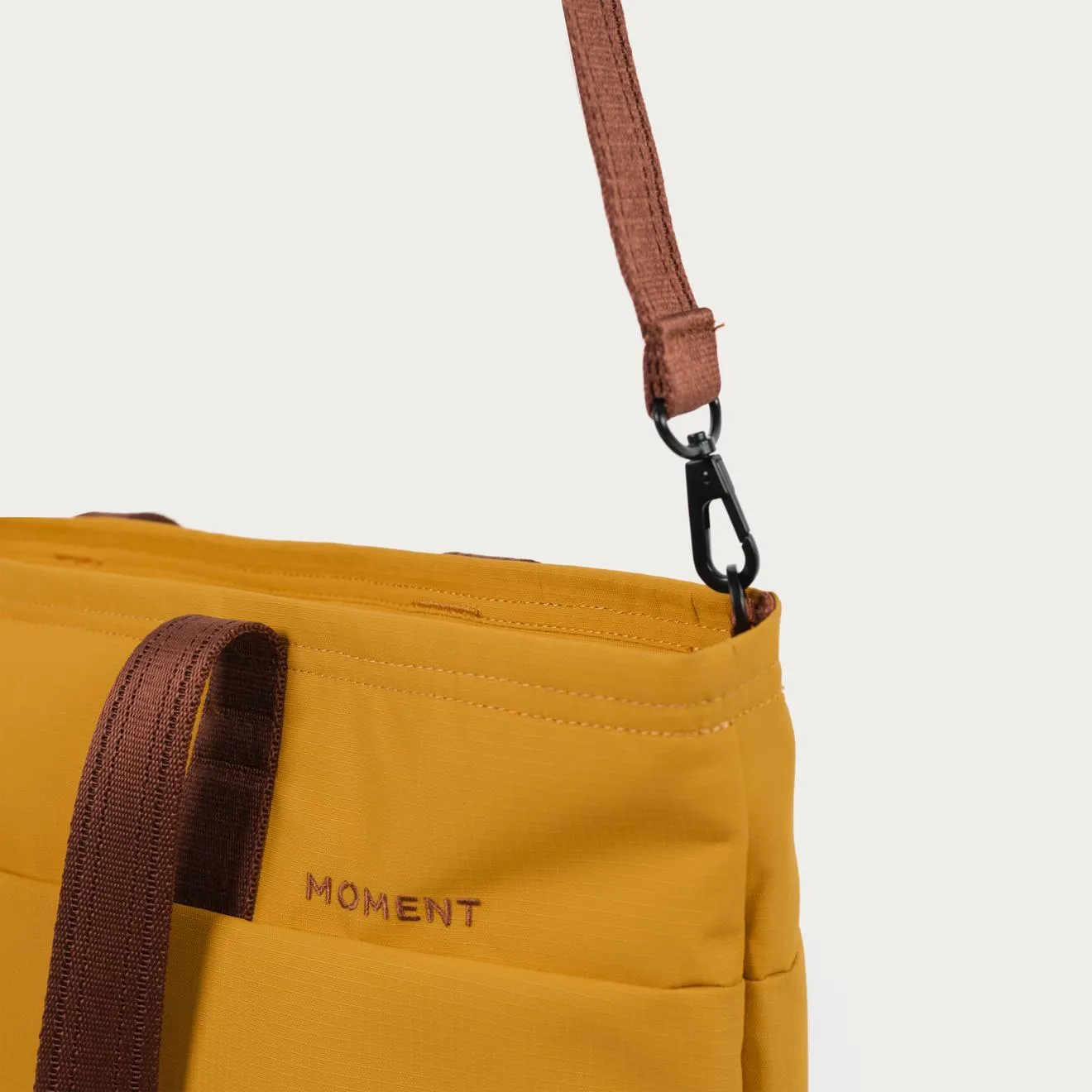 Everything Tech Tote 19L