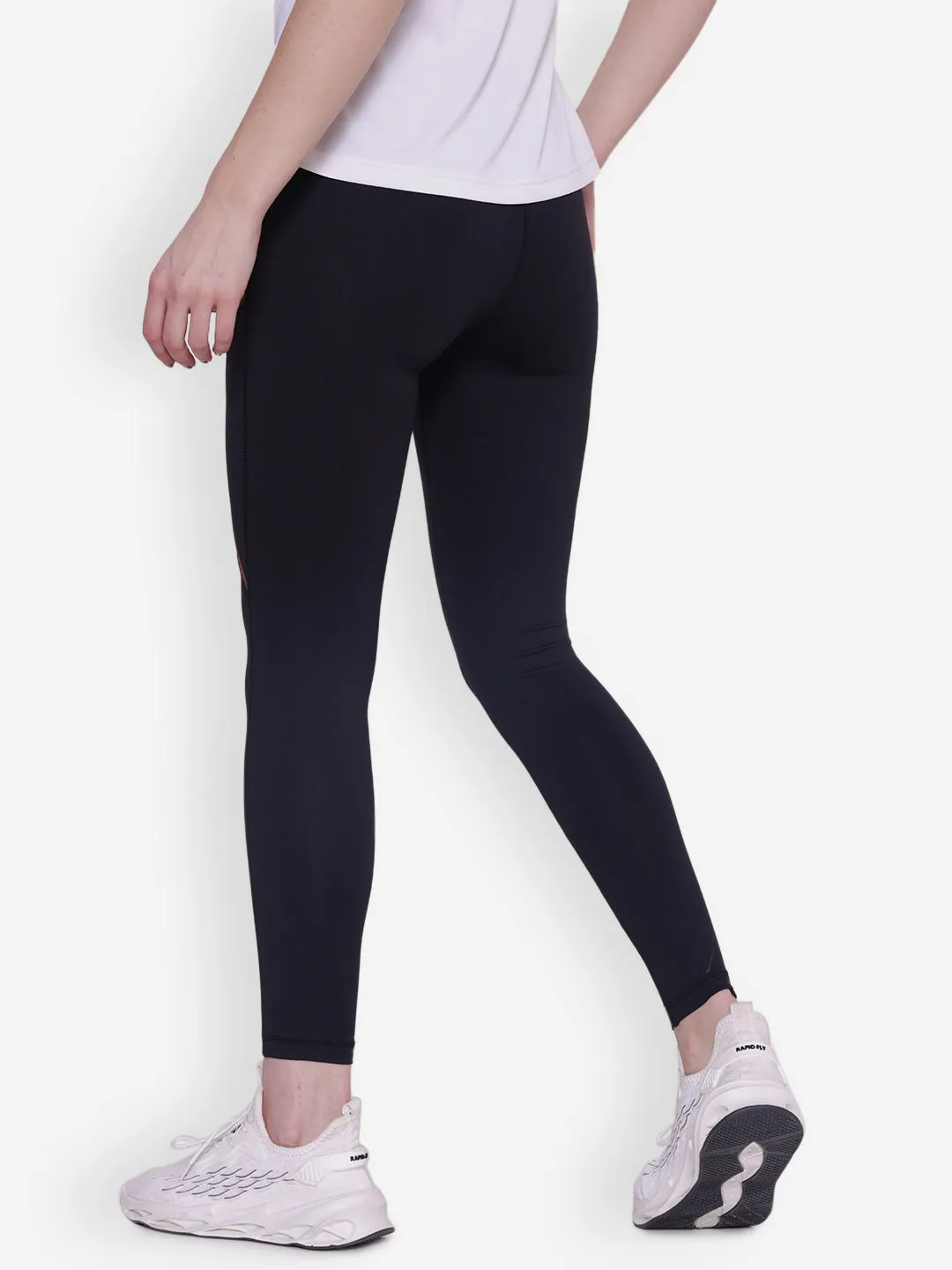 JUMP USA Women  Black Solid Rapid-Dry Seamless Tights