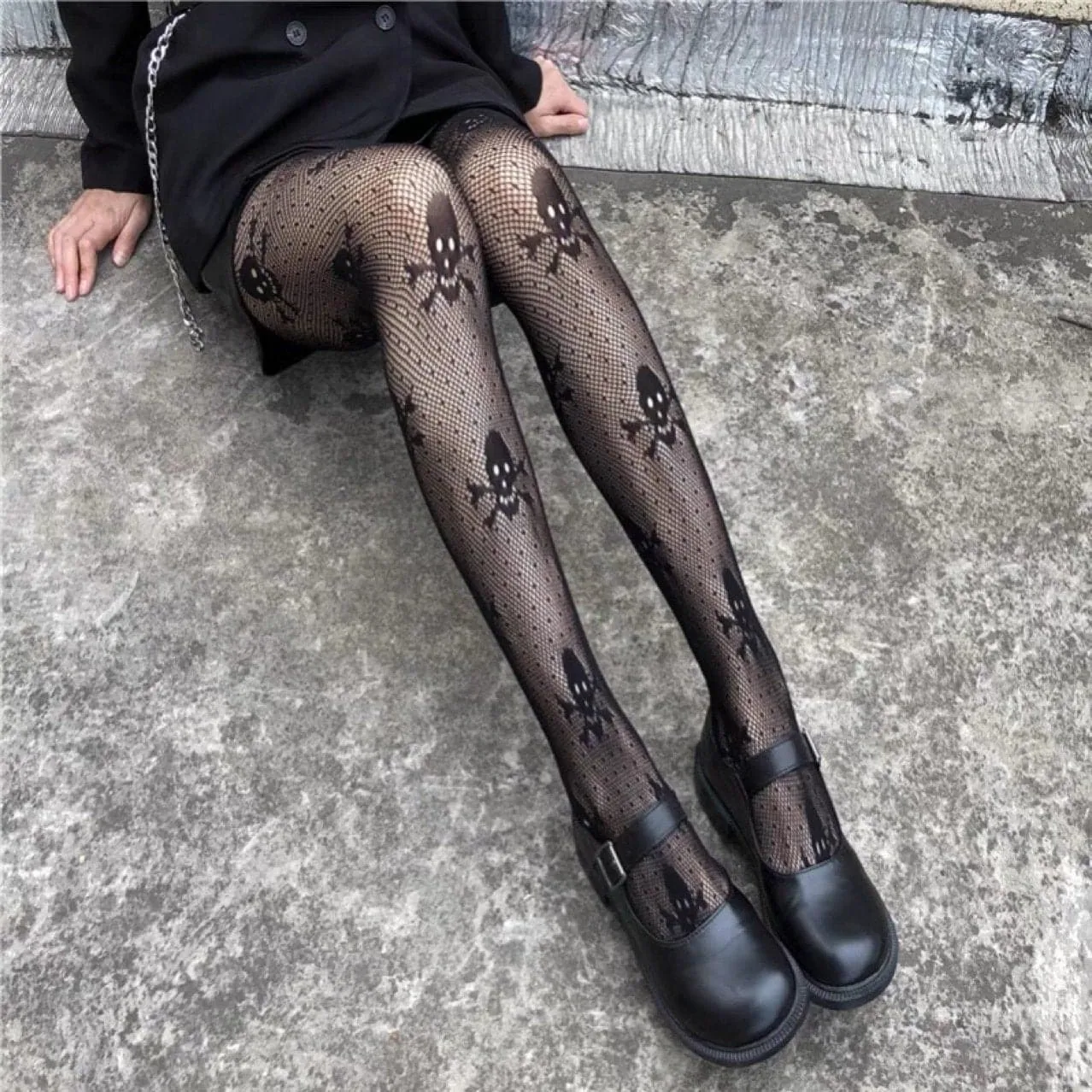 Star skull pattern fishnet tights